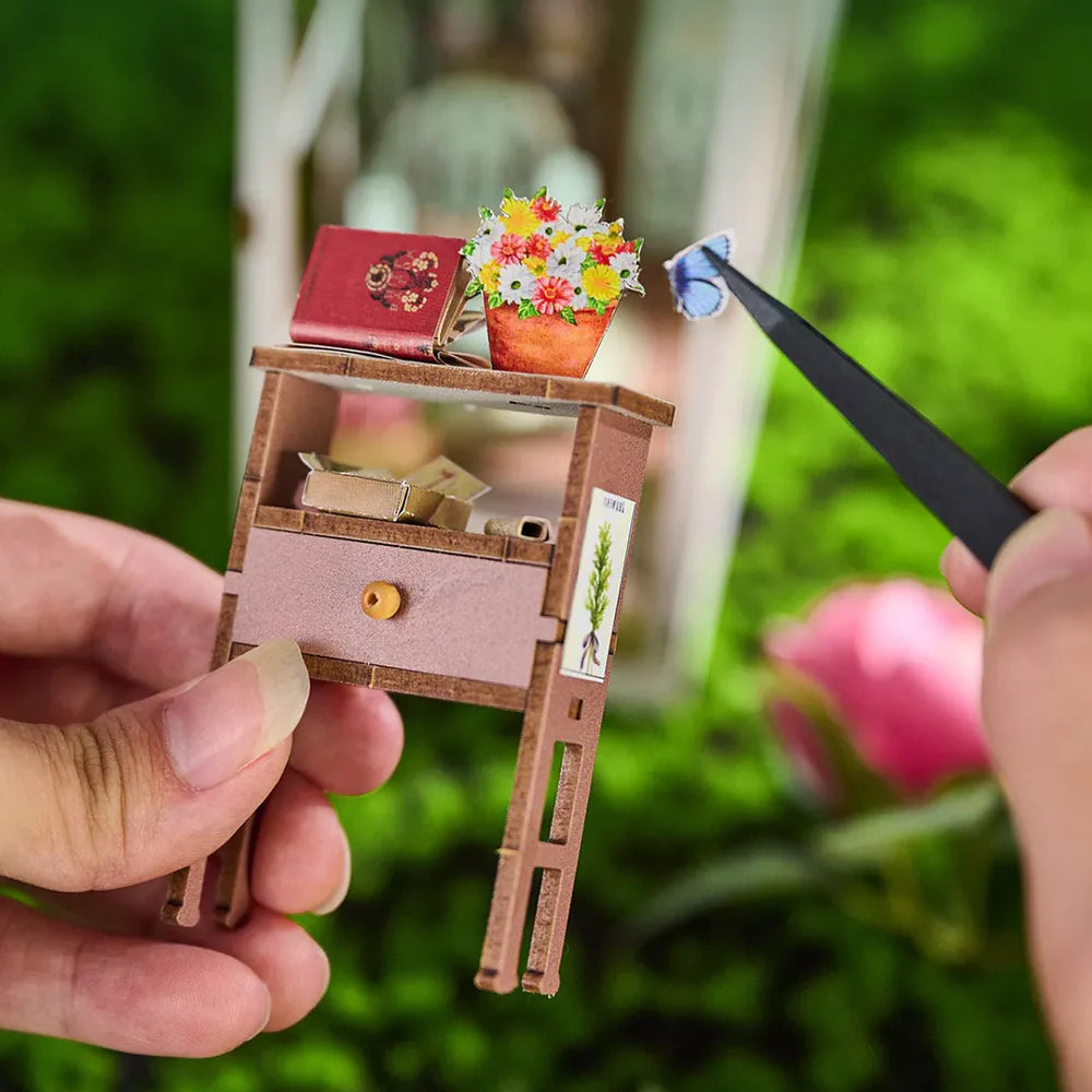 Lucky Flower House – DIY Book Nook Kit
